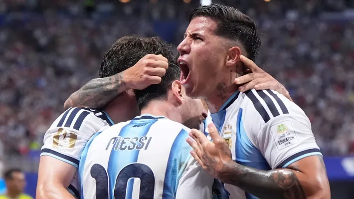 Resultado del partido: Argentina Remonta Ante Egipto con Agónico Gol de Fernández en Octavos de Final